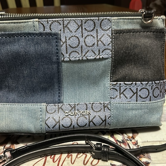 Calvin Klein cross body - Picture 10 of 14